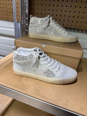 Mi.iM Beige Suede High-Top Sneakers with Star Cutouts